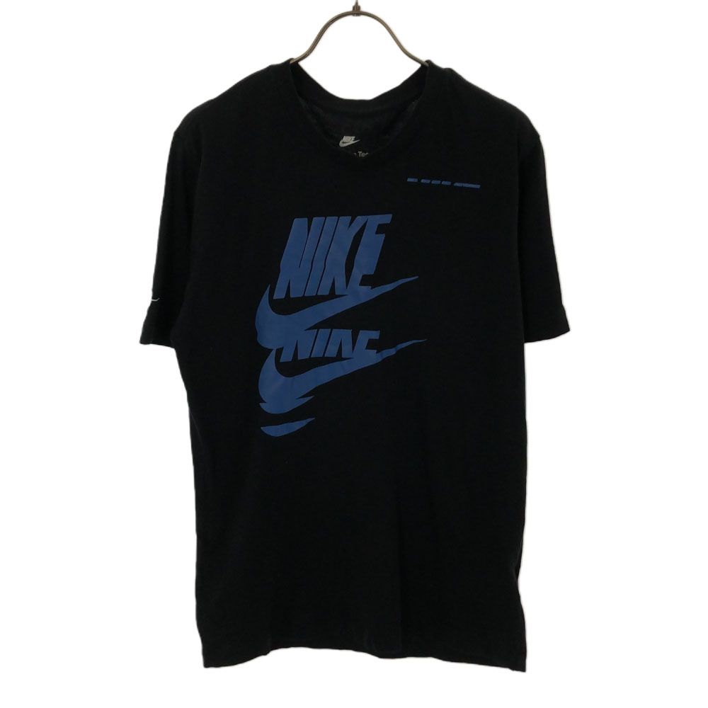 ナイキ 半袖 Tシャツ S ブラック NIKE メンズ 【中古】 【240529】 メール便可 【詳細】着用感がございますが、古着にご理解の上ご購入お願い致します。 コンディションについて ブランドナイキ / NIKE アイテムTシャツ サイズ表記S 着丈67.5cm 身幅47cm 袖丈23cm 肩幅42cm 素材綿100％ カラーブラック 商品番号grm-4658 サイズガイドはこちら ※サイズに関しまして実寸も参考にお願いいたします。(サイズ不明、男女どちらか不明、紳士服のサイズ表記など当店でもサイズがわからない商品がありますので実寸サイズのご確認をお願い致します。) ※男女兼用や男女不明な商品がありますがモールカテゴリでは男女どちらか選択をしなければなりませんのでご不明な点はお問い合わせお願い致します。 ※商品は写真のものがすべてとなります。 ※素材表記はなるべく写真にて収めていますが、欠損、不明な点があればお問い合わせください。 ※状態は当社独自の基準です。 ※測定値の若干の誤差はご了承ください。 ※「在庫有り」の表示であっても、必ずしも在庫を保証するものではありません。 掲載商品について、他モールとも在庫を共有しております。 完売の場合は、誠にご迷惑をお掛けいたしますが、ご注文をキャンセルさせていただく場合がございます。予めご了承ください。