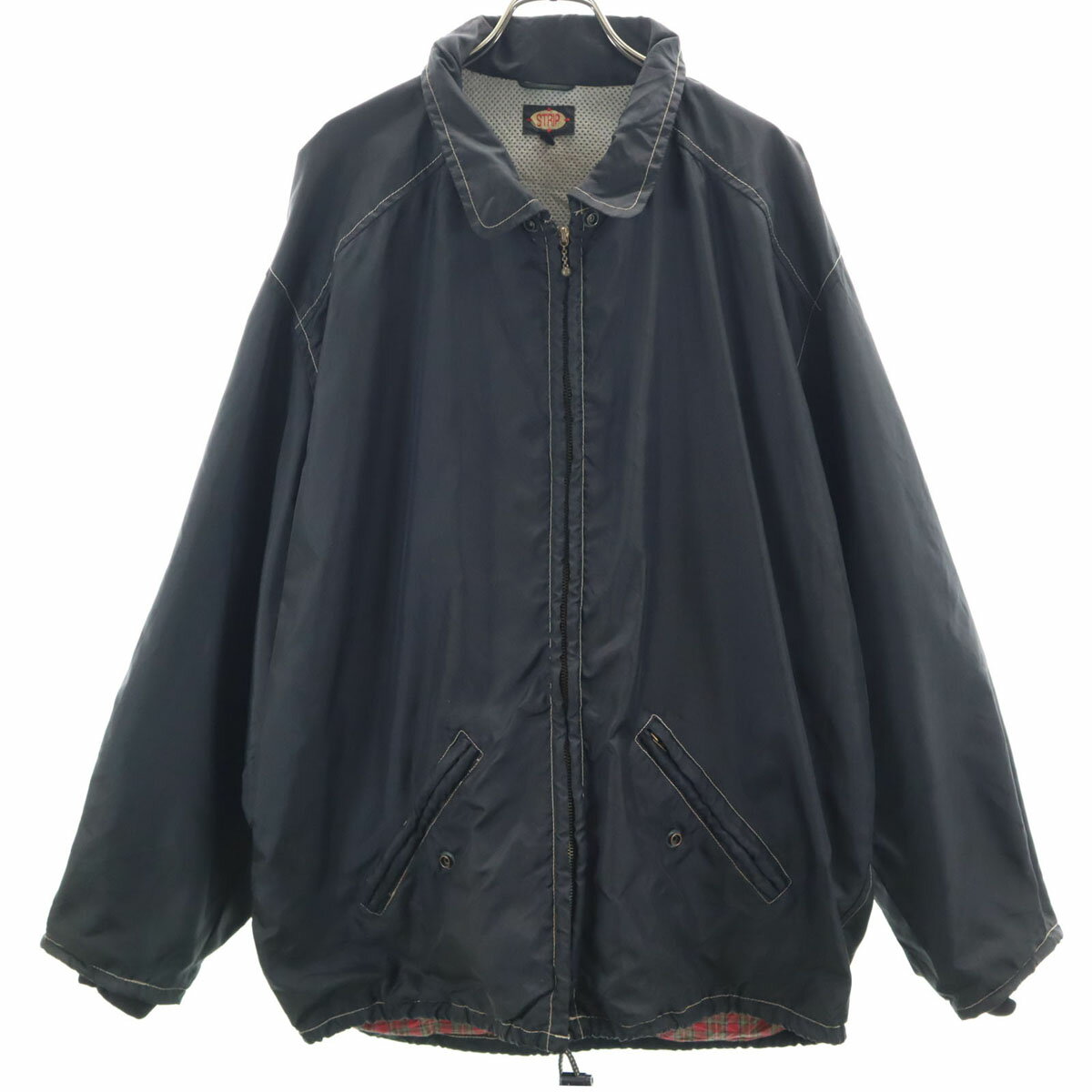 STRIP 80s ヴィンテージ 英国製 ナイロンジャケット XXL ブラック STRIP フード欠損 メンズ 【詳細】全体的に汚れがございます。古着にご理解の上ご購入をお願いいたします。 コンディションについて ブランドSTRIP / - 年代80s アイテムナイロンジャケット サイズ表記XXL参考サイズ：メンズ3Lサイズ 着丈約84cm身幅約71cm肩幅約61cm袖丈約64cm 素材ナイロン100％ カラーブラック 商品番号jkt-2994 サイズガイドはこちら ※サイズに関しまして実寸も参考にお願いいたします。(サイズ不明、男女どちらか不明、紳士服のサイズ表記など当店でもサイズがわからない商品がありますので実寸サイズのご確認をお願い致します。) ※男女兼用や男女不明な商品がありますがモールカテゴリでは男女どちらか選択をしなければなりませんのでご不明な点はお問い合わせお願い致します。 ※商品は写真のものがすべてとなります。 ※素材表記はなるべく写真にて収めていますが、欠損、不明な点があればお問い合わせください。 ※状態は当社独自の基準です。 ※測定値の若干の誤差はご了承ください。 ※「在庫有り」の表示であっても、必ずしも在庫を保証するものではありません。 掲載商品について、他モールとも在庫を共有しております。 完売の場合は、誠にご迷惑をお掛けいたしますが、ご注文をキャンセルさせていただく場合がございます。予めご了承ください。