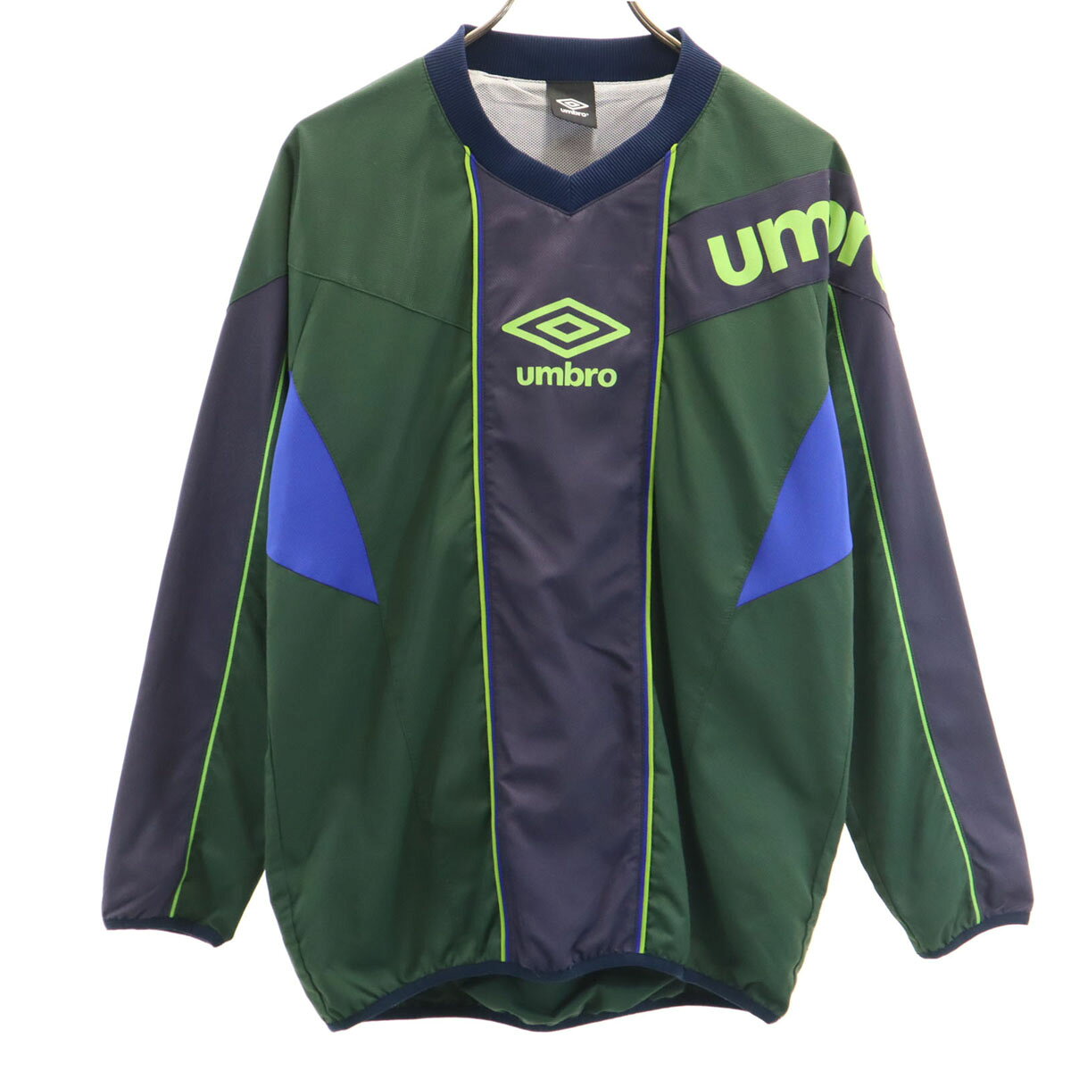 アンブロ Vネック ピステ M ネイビー umbro デサント 裏メッシュ メンズ 【詳細】全体に毛羽立ち、左袖に引っ掛けあり。古着にご理解の上ご購入をお願い致します。 コンディションについて ブランドアンブロ / umbro アイテムVネック ピステ サイズ表記M参考サイズ：メンズMサイズ 着丈約70cm身幅約53cm裄丈約83cm 素材ナイロン100％ カラーネイビー 商品番号jkt-6995 サイズガイドはこちら ※サイズに関しまして実寸も参考にお願いいたします。(サイズ不明、男女どちらか不明、紳士服のサイズ表記など当店でもサイズがわからない商品がありますので実寸サイズのご確認をお願い致します。) ※男女兼用や男女不明な商品がありますがモールカテゴリでは男女どちらか選択をしなければなりませんのでご不明な点はお問い合わせお願い致します。 ※商品は写真のものがすべてとなります。 ※素材表記はなるべく写真にて収めていますが、欠損、不明な点があればお問い合わせください。 ※状態は当社独自の基準です。 ※測定値の若干の誤差はご了承ください。 ※「在庫有り」の表示であっても、必ずしも在庫を保証するものではありません。 掲載商品について、他モールとも在庫を共有しております。 完売の場合は、誠にご迷惑をお掛けいたしますが、ご注文をキャンセルさせていただく場合がございます。予めご了承ください。