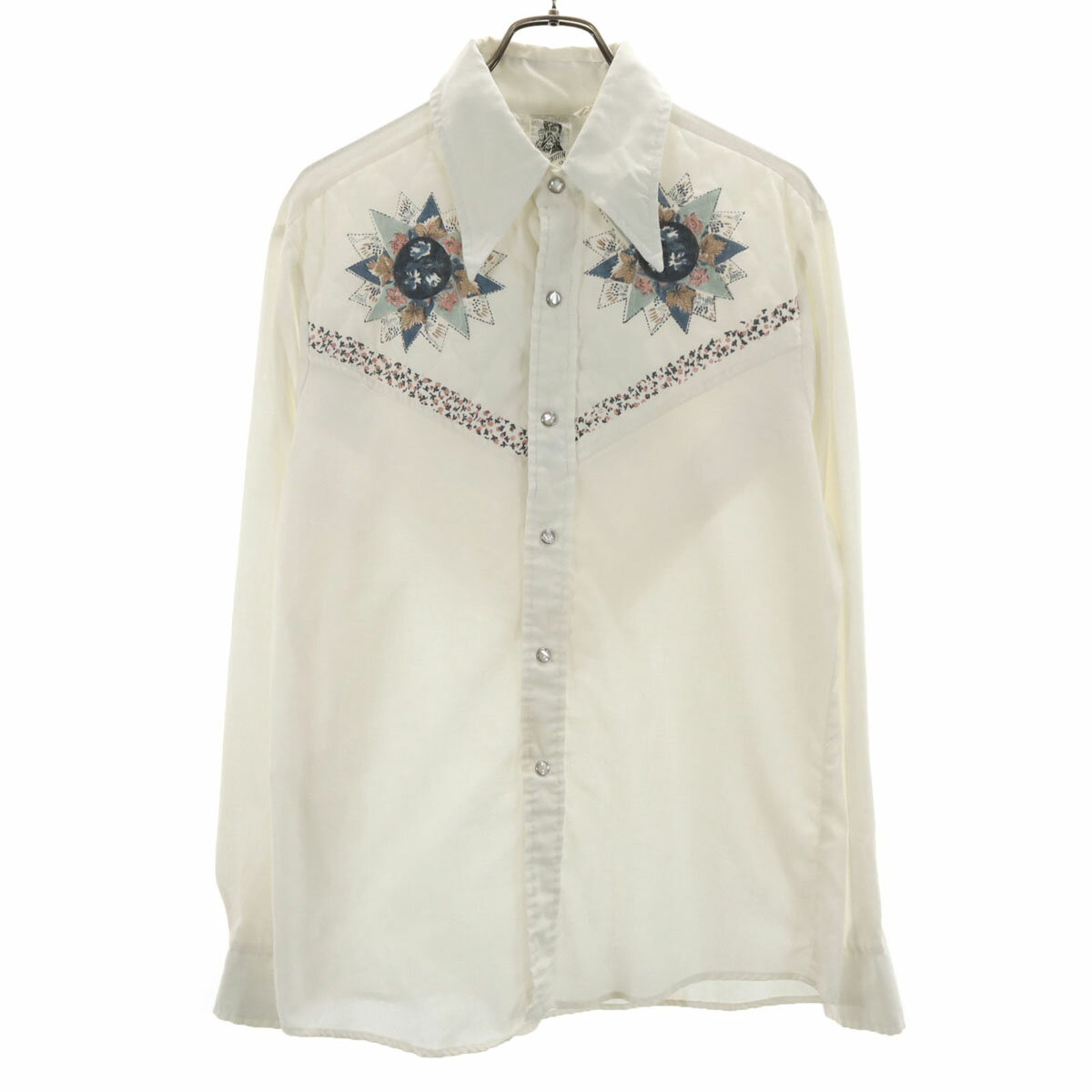 ケニントン 70s ヴィンテージ 長袖 キルティング切替 シャツ L アイボリー KENNINGTON メンズ 【詳細】襟ぐりにほつれ、全体にシミ汚れと黄ばみあり。古着にご理解の上ご購入をお願い致します。 コンディションについて ブランドケニントン / KENNINGTON 年代70s アイテムキルティング切替 シャツ サイズ表記L参考サイズ：メンズLサイズ 着丈約74cm身幅約55cm肩幅約48cm袖丈約63cm 素材ポリエステル50％ 他※詳細は画像参照、もしくはお問い合わせお願い致します。 カラーアイボリー 商品番号jkt-13592 サイズガイドはこちら ※サイズに関しまして実寸も参考にお願いいたします。(サイズ不明、男女どちらか不明、紳士服のサイズ表記など当店でもサイズがわからない商品がありますので実寸サイズのご確認をお願い致します。) ※男女兼用や男女不明な商品がありますがモールカテゴリでは男女どちらか選択をしなければなりませんのでご不明な点はお問い合わせお願い致します。 ※商品は写真のものがすべてとなります。 ※素材表記はなるべく写真にて収めていますが、欠損、不明な点があればお問い合わせください。 ※状態は当社独自の基準です。 ※測定値の若干の誤差はご了承ください。 ※「在庫有り」の表示であっても、必ずしも在庫を保証するものではありません。 掲載商品について、他モールとも在庫を共有しております。 完売の場合は、誠にご迷惑をお掛けいたしますが、ご注文をキャンセルさせていただく場合がございます。予めご了承ください。