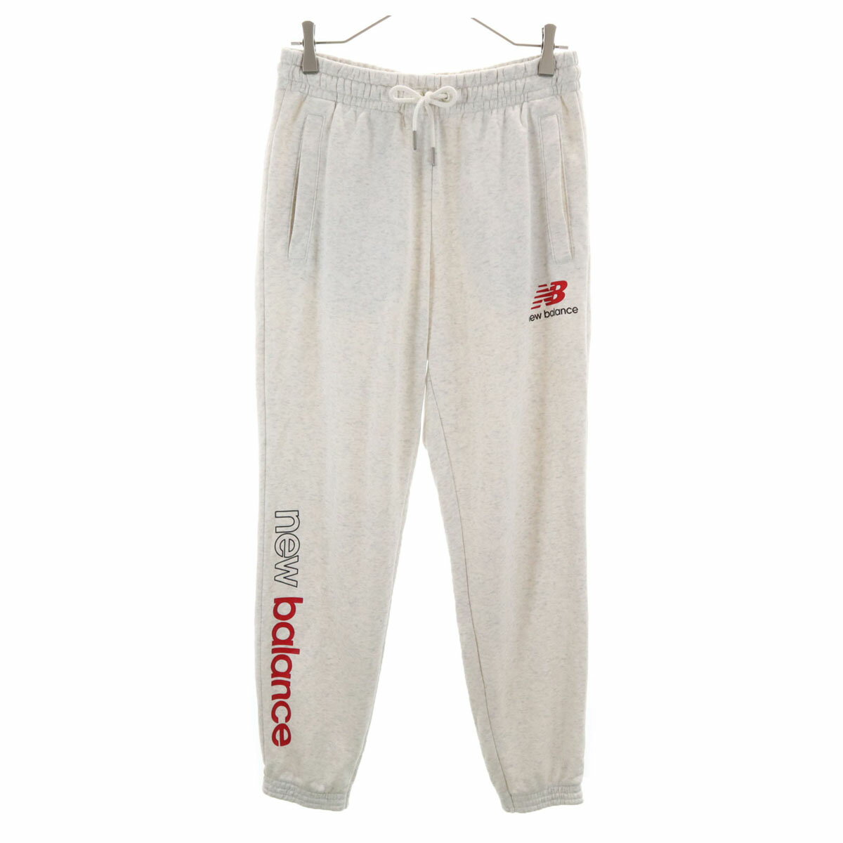ニューバランス スウェットパンツ M ライトグレー NEW BALANCE メンズ 【詳細】毛羽立ちや細かな毛玉が多少あり、腹部や左もも前に薄っすらとしたシミ汚れがあります。破れ等の目立ったダメージはございませんが、古着にご理解の上ご購入をお願い致します。 コンディションについて ブランドニューバランス / NEW BALANCE アイテムスウェットパンツ サイズ表記M参考サイズ：メンズMサイズ ウエスト約72cm股上約32cm股下約72cmもも周り約62cm裾周り約24cm 素材綿 64% 他※詳細は画像参照、もしくはお問い合わせお願い致します。 カラーライトグレー 商品番号lng-26174 サイズガイドはこちら ※サイズに関しまして実寸も参考にお願いいたします。(サイズ不明、男女どちらか不明、紳士服のサイズ表記など当店でもサイズがわからない商品がありますので実寸サイズのご確認をお願い致します。) ※男女兼用や男女不明な商品がありますがモールカテゴリでは男女どちらか選択をしなければなりませんのでご不明な点はお問い合わせお願い致します。 ※商品は写真のものがすべてとなります。 ※素材表記はなるべく写真にて収めていますが、欠損、不明な点があればお問い合わせください。 ※状態は当社独自の基準です。 ※測定値の若干の誤差はご了承ください。 ※「在庫有り」の表示であっても、必ずしも在庫を保証するものではありません。 掲載商品について、他モールとも在庫を共有しております。 完売の場合は、誠にご迷惑をお掛けいたしますが、ご注文をキャンセルさせていただく場合がございます。予めご了承ください。