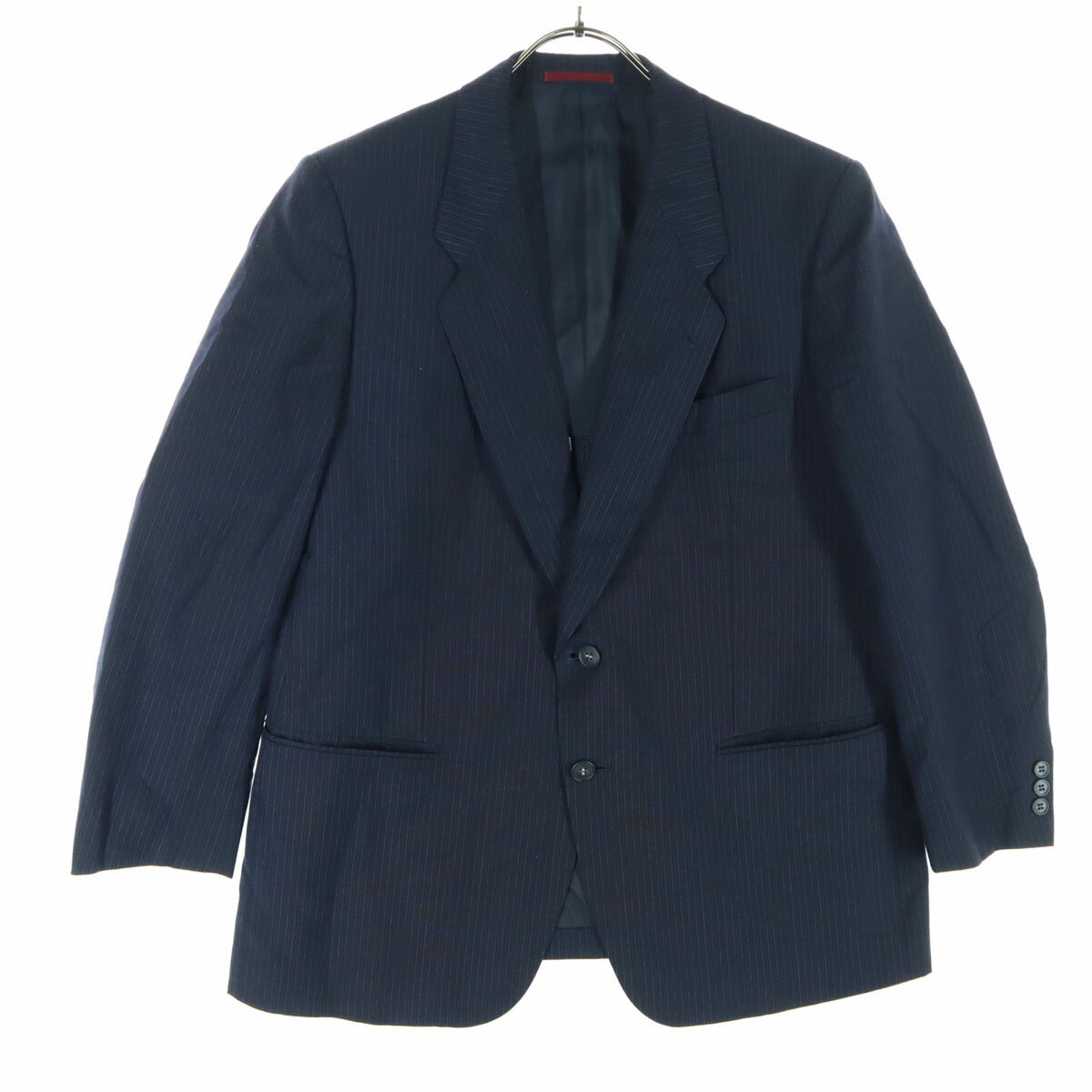 ダーバン ストライプ柄 長袖 テーラードジャケット ネイビー Durban メンズ 【詳細】合わせの裏に氏名の刺繍がございます。破れ等の目立ったダメージはございませんが、古着にご理解の上ご購入をお願い致します。サイズ表記が不明です。実寸を参考にお願いいたします。 コンディションについて ブランドダーバン / Durban アイテムテーラードジャケット サイズ表記不明※実寸サイズを参考にしてください。 着丈約69cm身幅約53cm肩幅約45cm袖丈約59cm 素材ポリエステル65％他※詳細は画像参照、もしくはお問い合わせお願い致します。 カラーネイビー 商品番号oda-6705 サイズガイドはこちら ※サイズに関しまして実寸も参考にお願いいたします。(サイズ不明、男女どちらか不明、紳士服のサイズ表記など当店でもサイズがわからない商品がありますので実寸サイズのご確認をお願い致します。) ※男女兼用や男女不明な商品がありますがモールカテゴリでは男女どちらか選択をしなければなりませんのでご不明な点はお問い合わせお願い致します。 ※商品は写真のものがすべてとなります。 ※素材表記はなるべく写真にて収めていますが、欠損、不明な点があればお問い合わせください。 ※状態は当社独自の基準です。 ※測定値の若干の誤差はご了承ください。 ※「在庫有り」の表示であっても、必ずしも在庫を保証するものではありません。 掲載商品について、他モールとも在庫を共有しております。 完売の場合は、誠にご迷惑をお掛けいたしますが、ご注文をキャンセルさせていただく場合がございます。予めご了承ください。