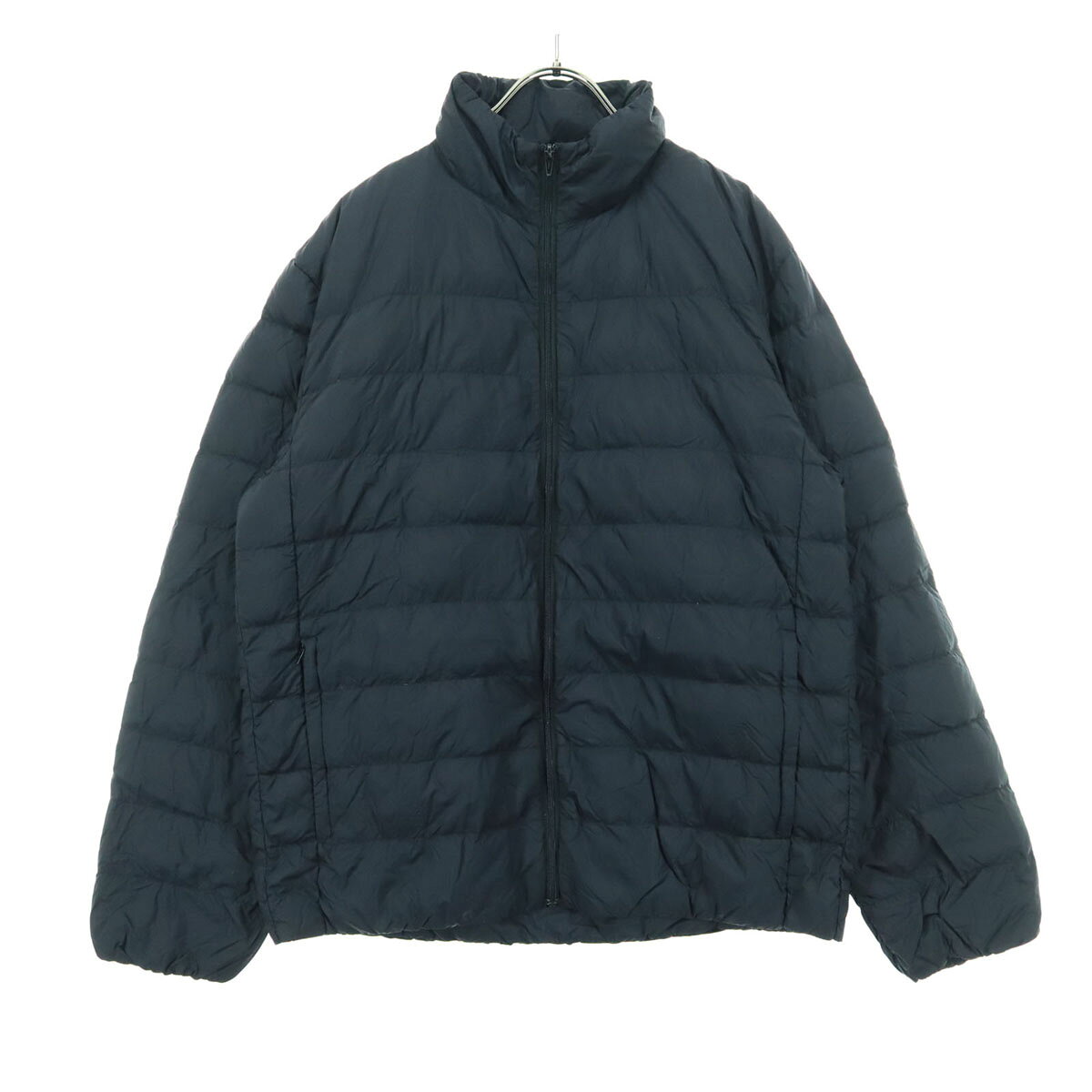 良品計画 長袖 ダウンジャケット XL ブラック MUJI メンズ 【詳細】胸付近に白い汚れがございます。古着にご理解の上ご購入をお願い致します。 コンディションについて ブランド良品計画 / MUJI アイテムダウンジャケット サイズ表記XL参考サイズ：メンズXLサイズ 着丈約68cm身幅約60cm肩幅約49cm袖丈約65cm 素材ナイロン100％ カラーブラック 商品番号oda-9934 サイズガイドはこちら ※サイズに関しまして実寸も参考にお願いいたします。(サイズ不明、男女どちらか不明、紳士服のサイズ表記など当店でもサイズがわからない商品がありますので実寸サイズのご確認をお願い致します。) ※男女兼用や男女不明な商品がありますがモールカテゴリでは男女どちらか選択をしなければなりませんのでご不明な点はお問い合わせお願い致します。 ※商品は写真のものがすべてとなります。 ※素材表記はなるべく写真にて収めていますが、欠損、不明な点があればお問い合わせください。 ※状態は当社独自の基準です。 ※測定値の若干の誤差はご了承ください。 ※「在庫有り」の表示であっても、必ずしも在庫を保証するものではありません。 掲載商品について、他モールとも在庫を共有しております。 完売の場合は、誠にご迷惑をお掛けいたしますが、ご注文をキャンセルさせていただく場合がございます。予めご了承ください。