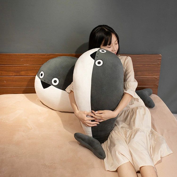 サカバンバスピス ぬいぐるみ 抱き枕 古代魚 面白い 添い寝枕 枕 昼寝まくら 寝かしつけ クッション キッズ 雑貨 お誕生日 女性 かわいい 子供 おもちゃ ふわふわ 特大 動物ぬいぐるみ 癒し