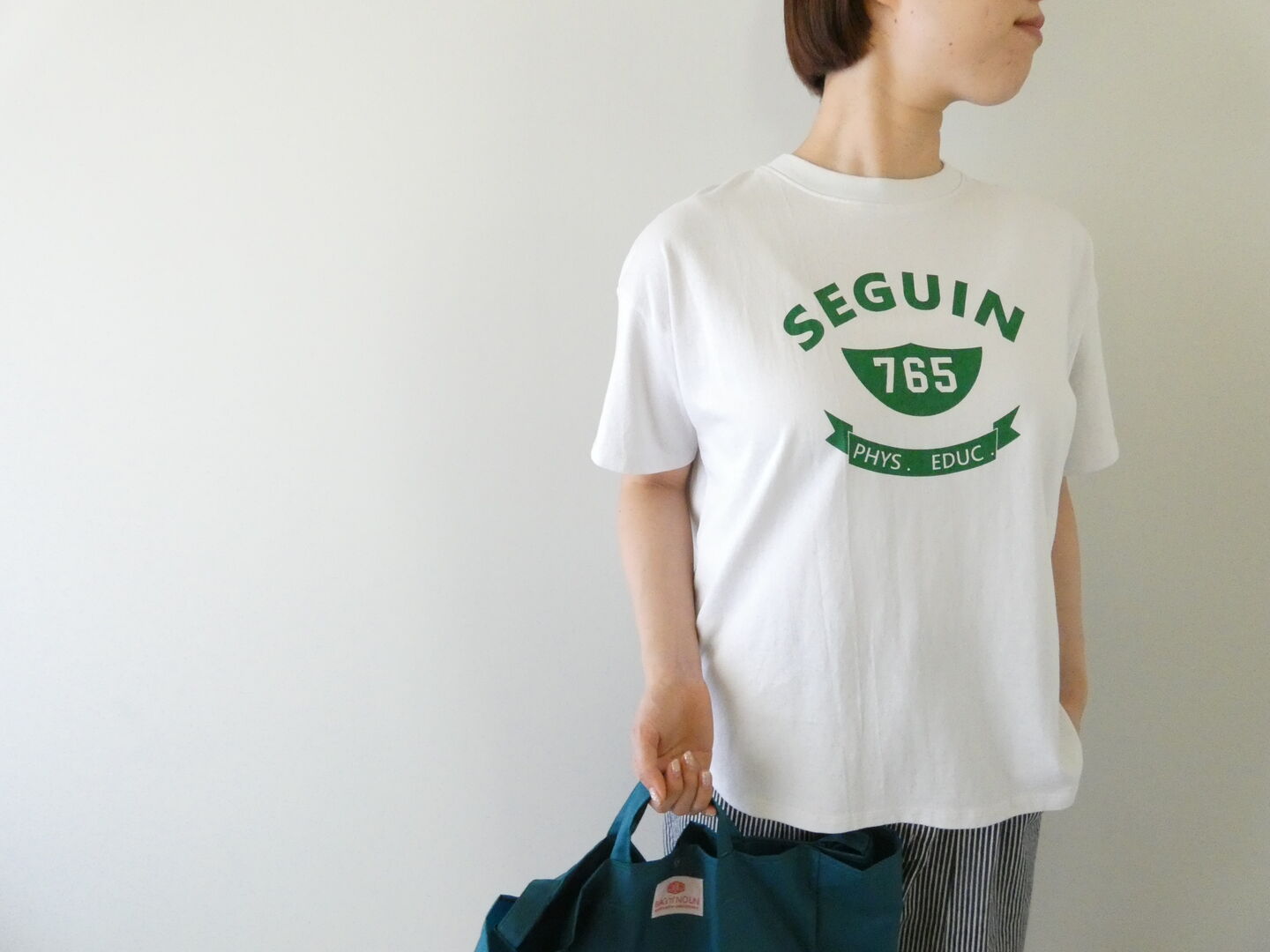 BLUE LAKE MARKET(ブルーレイクマーケット) アメリカンドライ天竺ヘムラウンドプリントTee「SEGUIN 765」(B-521041)