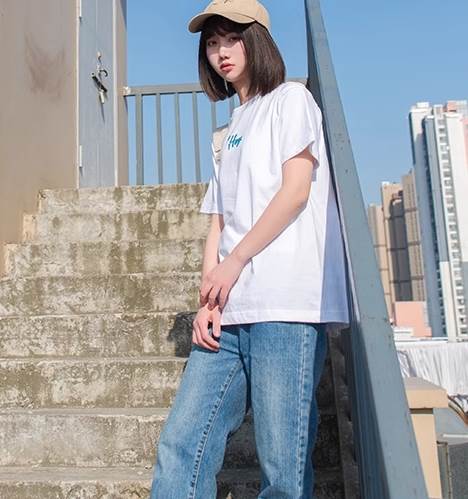 Rakuten - レディース Tシャツ ミモレ 半袖 ラウンドネック 襟なし ストレート 刺繍 大人可愛い シンプル カジュアル こなれ感 ラフ アクティブ モダン キュート クール 無地 春 夏 定番 韓国 白 黒 S M L 送料無料