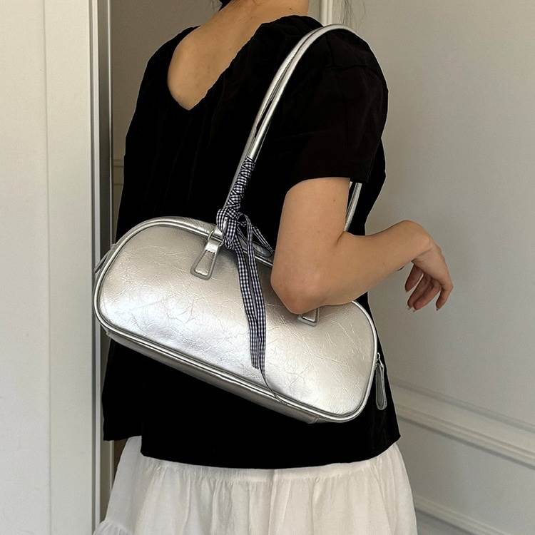 レディース ショルダーバッグ 通勤 リボン 光沢 便利 大容量 軽量 長方形 かわいい きれいめ シンプル ..