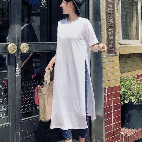 乐天商城 - トップス Tシャツ ロングTシャツ 半袖 ラウンドネック サイドスリット プルオーバー ロング丈 かわいい 大人可愛い きれいめ シンプル 上品 おしゃれ かっこいい カジュアル こなれ感 個性的 主役級 存在感 抜け感 春 夏 ベーシック ナチュラル クール メンズライク