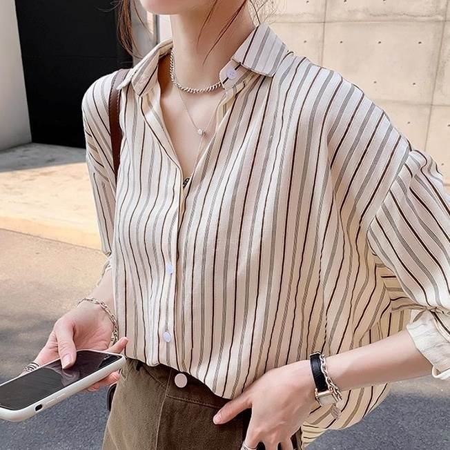 乐天商城 - トップス シャツ ブラウス 長袖 襟付き 前開き ボタン ミディアム丈 透け感 かわいい 大人可愛い きれいめ シンプル 上品 おしゃれ かっこいい カジュアル こなれ感 個性的 主役級 存在感 抜け感 春 夏 ベーシック ナチュラル クール メンズライク ストライプ柄 女性用