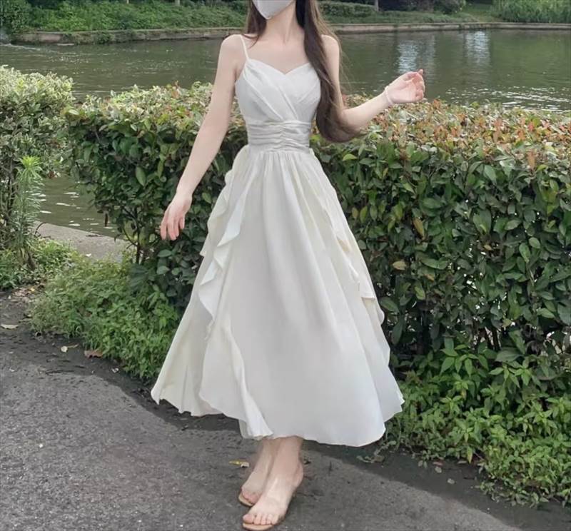 乐天商城 - レディース ワンピース デート ワンピドレス キャミソールワンピース ロング ロング丈 袖なし ノースリーブ Vネック 襟なし セミフレア スリム 細身 切り替えデザイン フリル かわいい 大人可愛い きれいめ シンプル カジュアル 上品 おしゃれ お洒落 レトロ 大人女子