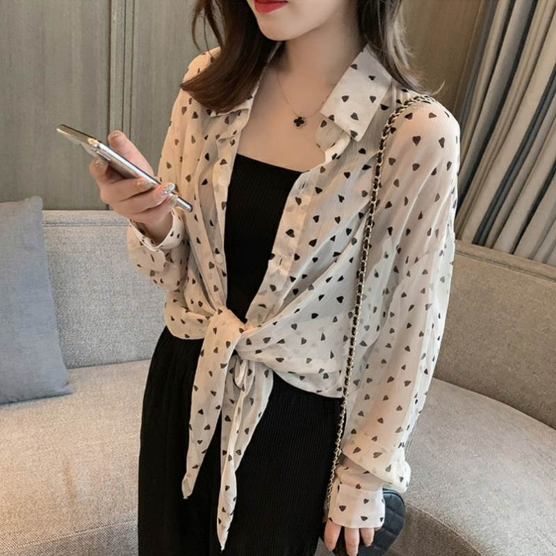 Rakuten - トップス シャツ シフォンシャツ 長袖 襟付き 前開き ボタン ミディアム丈 シースルー 可愛い かわいい 大人可愛い きれいめ シンプル 上品 レトロ おしゃれ かっこいい カジュアル こなれ感 個性的 主役級 存在感 抜け感 春 秋 ベーシック ナチュラル ガーリー