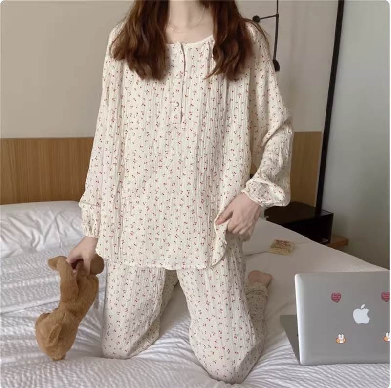 Rakuten - レディース トップス パンツ ルームウェア パジャマ デート 部屋着 寝巻き ナイトウェア ロング ロング丈 袖あり 長袖 萌袖 ラウンドネック クルーネック 襟なし ストレート ワイド スマート 伸縮性 上下セット 2点セット かわいい 大人可愛い きれいめ シンプル