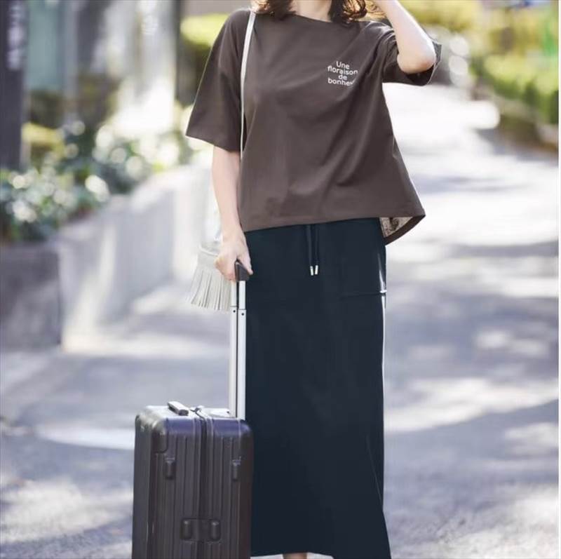 Rakuten - レディース スカート トップス カットソー セットアップ デート Tシャツ ロングスカート ロング ロング丈 袖あり 半袖 ボリューム袖 ラウンドネック クルーネック 襟なし ストレート Iライン スマート 伸縮性 上下セット 2点セット かわいい 大人可愛い きれいめ