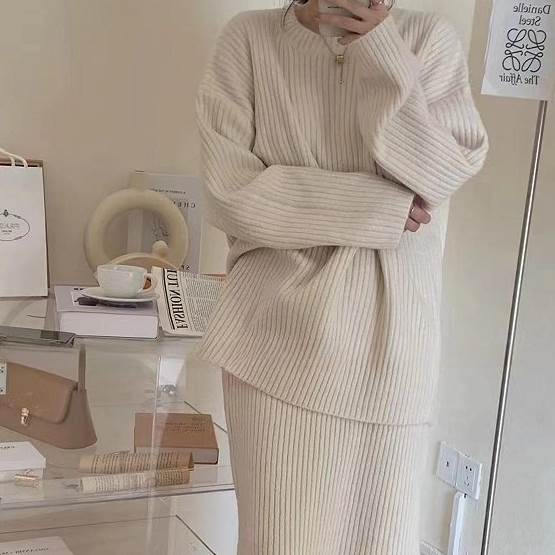 2点セット セットアップ ニット セーター 長袖 ラウンドネック プルオーバー ショート丈 ミモレ丈スカ..