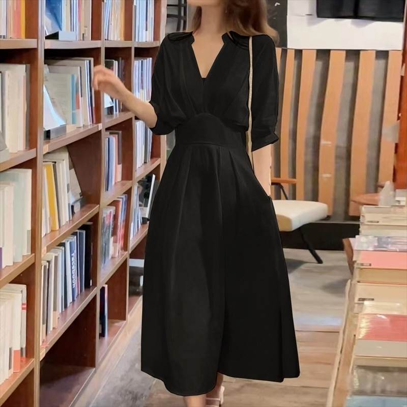 ワンピース ロングワンピース 半袖 Vネック ウエストマーク フレアスカート ポケット かわいい 大人可愛い きれいめ シンプル 上品 おしゃれ カジュアル こなれ感 個性的 主役級 存在感 抜け感 春 夏 ベーシック ナチュラル クール フォーマル 無地 女性用 レディースのサムネイル