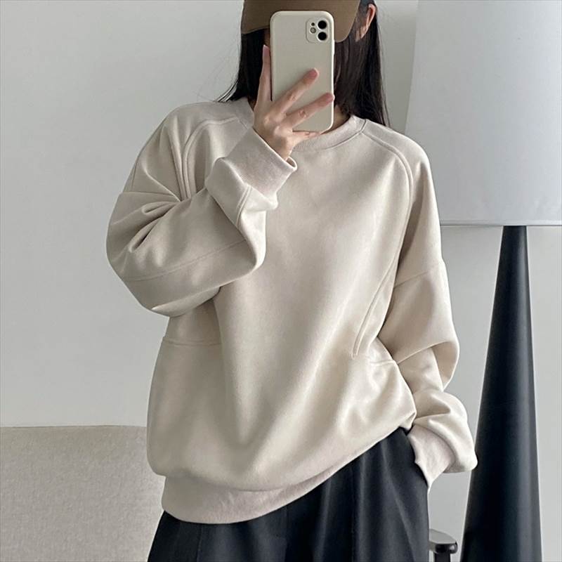 Rakuten - トップス スウェット 長袖 クルーネック プルオーバー ミディアム丈 かわいい 可愛い 大人可愛い きれいめ シンプル 上品 レトロ おしゃれ かっこいい カジュアル レトロ こなれ感 個性的 主役級 存在感 抜け感 秋 冬 ベーシック ナチュラル メンズライク バックロゴ