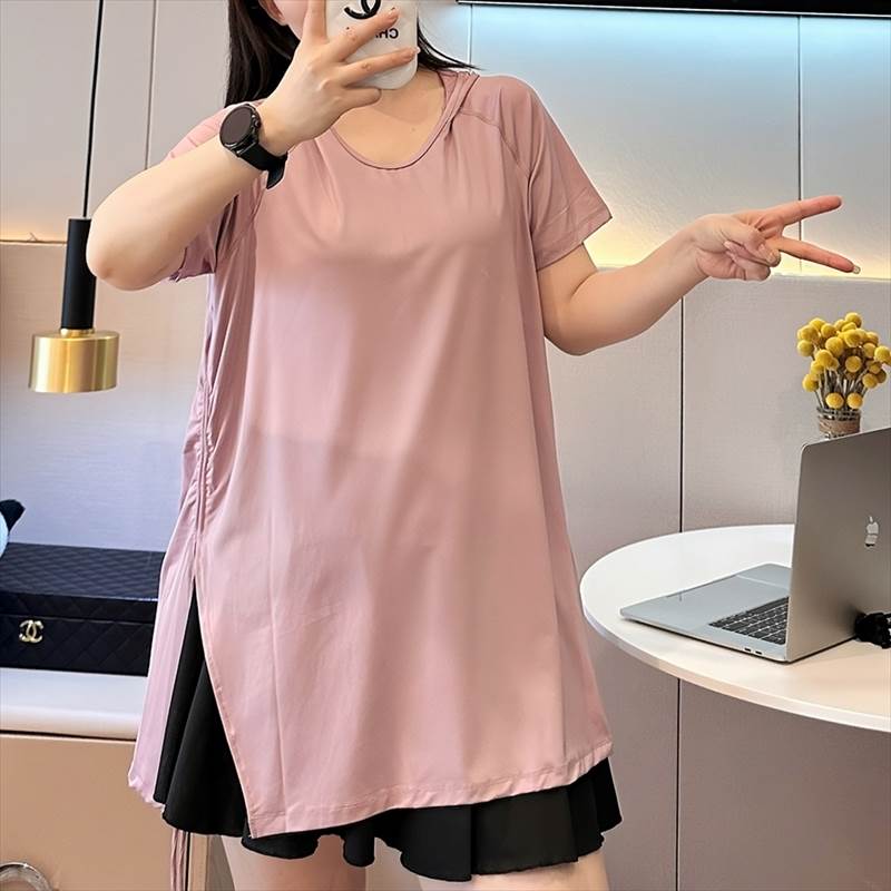 Rakuten - トップス カットソー 半袖 ラウンドネック フード付き プルオーバー ミディアム丈 サイドスリット シャーリング かわいい 可愛い 大人可愛い きれいめ シンプル 上品 レトロ おしゃれ かっこいい カジュアル レトロ こなれ感 個性的 主役級 存在感 抜け感 春 夏