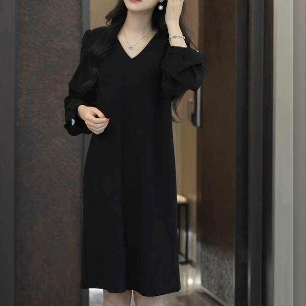 Rakuten - ワンピース ミディアム丈ワンピース 長袖 Vネック 袖コンシャス ミディアム丈 膝丈 かわいい 大人可愛い きれいめ シンプル 上品 おしゃれ レトロ カジュアル こなれ感 個性的 役級存在感 抜け感 秋 冬 ベーシック ナチュラル クール エレガント 無地 女性用 レディース