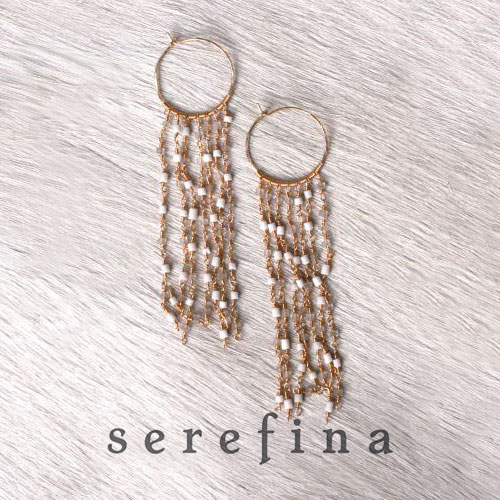 serefina セレフィーナ Cascading Seed Beaded Hoop WHITE カスケーディングシードビーデッドフープピアス イヤリング スタッド ゴールド ホワイト 白 シンプル カジュアル 揺れる レディース 金属アレルギー