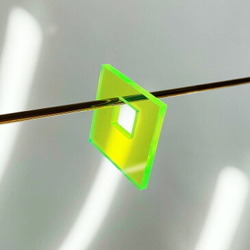 acrylic アクリリック【スクエア大 ネオンイエロー】アクリル 樹脂 ガム シリコンゴム イヤリングパーツ 蛍光 黄色 痛くない 落ちにくい 軽い 坂雅子 masako ban ノンホールピアス イヤーカフ レディース キッズ
