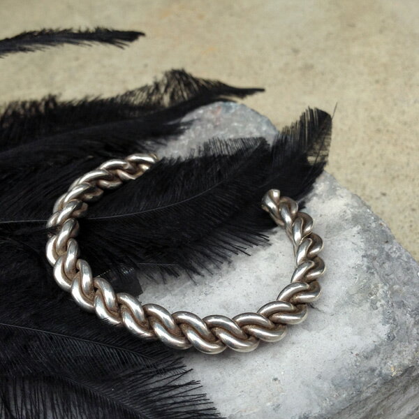 【SALE!!9/11(日)17時まで】Braided Wire Silver Bracelet（ブレイデッドワイヤー シルバーバングル） indian jewelryブレスレット編み込みデザイントライアングル銀ネイティブアメリカンインディアンジュエリーアンティークアクセサリープエブロ族ナバホ族navajo