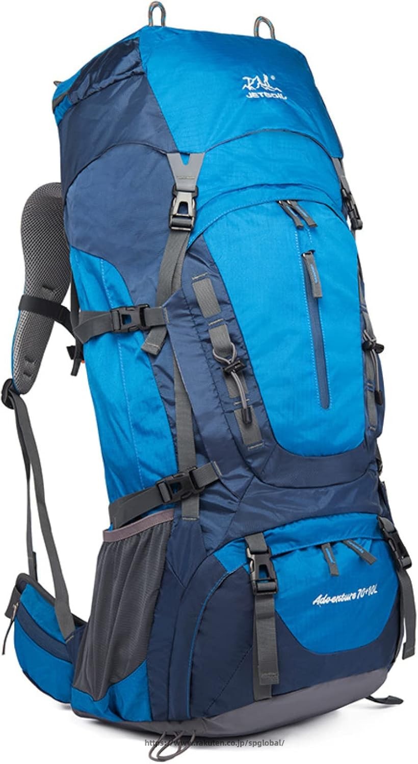 　　　 ◆◇◆売れている秘密◆◇◆ 【バッグ仕様】：収納可能サイズ：80L、サイズ：76cm×34cm×29cm、重さ：1720g、素材：ナイロン。収納力抜群、最大15.6インチPC、Pad、A4サイズの書類や着替え、サングラス、帽子など必要なアイテムを、まとめて収納。男女兼用の登山バッグ。 【防水性と耐久性】：丈夫で軽量、撥水性の高密度ナイロンを素材に使用して、摩擦に強い、強度がありながらしなやかに体にフィットする柔らかさもあります。引っ張りや摩擦に強い、伸び縮みがなく、大切な荷物を守りたいから、防水性能だけでなく高い耐久性を実現しました。 【人体工学デザイン】：人間工学に基づいて設計された背面パッドと肩クッションは、絶妙な厚さで肩への食い込みを軽減。背面パッドは通気性に優れたメッシュクッションの構造で、長時間使用してもムレにくく快適に着用が可能。長時間背負っても疲れにくく、快適な背負い心地を確保します。アウトドアに最適です。 【通気性と軽量性】：バックパックの内側と肩ベルトの内側に通気性のあるメッシュ生地を採用し、背中と肩の空気の循環を促進し、長時間使っても通気と乾燥を保持し、快適に使用ができます。また、この素材は丈夫なだけでなく、軽いです。重量たった1720g。超軽量素材なので、荷物の量が同じでも、リュック自体が超軽量なだけで肩こりや疲労を大幅に軽減してくれます。 【様々な用途】：このバックパックは登山、トレッキング、ハイキング、キャンプ、サイクリング、海外旅行などアウトドアはもちろん、遠足、合宿、修学旅行や林間学校などの学校行事でも使えます。海水浴、サマースポーツ、釣りなどの海グッズとしても大活躍するバックパック！災害時の防災バッグとして防災グッズを入れるのにも便利です。 　　　◆◇◆注意事項◆◇◆ご覧のモニターの環境、撮影環境により実物と色味が異なって見える場合がございます。湿った状態で他のものと擦り合わせると色が移る恐れがあります。濃色品の洗濯時は、白色、淡色と分けて洗ってください。説明 【商品データ】