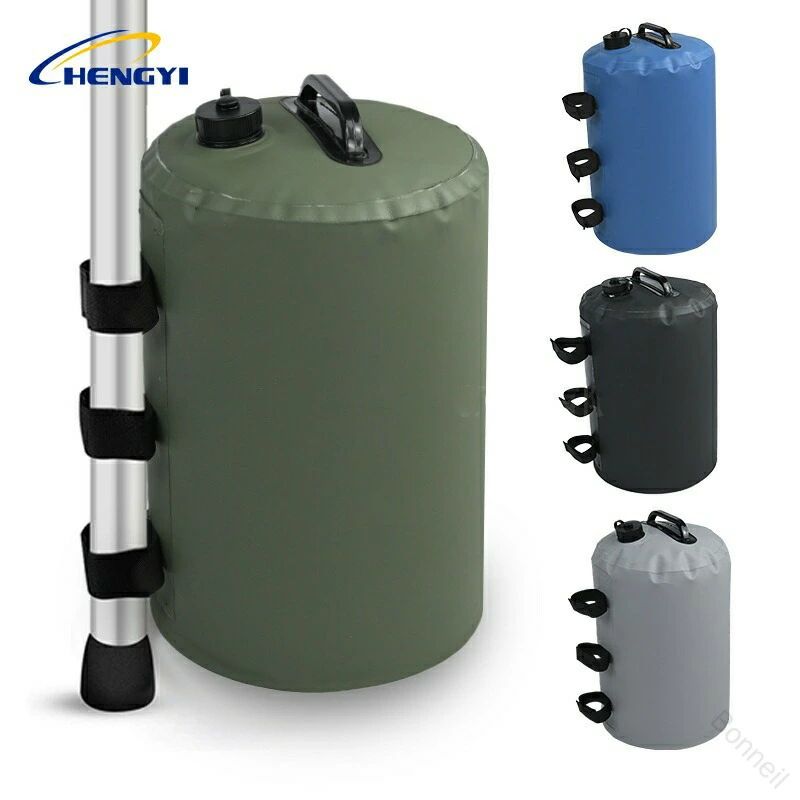 商品情報商品名：注水式マルチウェイト容量：10L（10kg）材質：PVCサイズ：18*40cm製品について 【耐久性と耐久性】用 マルチ ウエイト テントは耐久性のある素材PVCクリップメッシュで作られており、耐久性が強いです。 さまざまな気象条件や環境に耐えることができ、壊れたり損傷したりしません。 長く使う事が期待できます。【実用性】このテントは10Lの緊急用水袋を収納でき、緊急に必要な水源に便利です。 アウトドアアドベンチャー、キャンプ、災害緊急事態などの状況において、生活水や飲料水供給を確保できます。【ブラックのデザイン】テント固定ウォーターバッグはシンプルでエレガントな外観を持ち、汚れにくく、お手入れも簡単です。 同時に、一定の断熱効果もあり、太陽光の熱をより多く吸収してテント内の温度を上昇させることができるため、寒い環境での使用に適しています。【軽量で持ち運び可能】この用 マルチ ウエイト テント は軽量で持ち運びが簡単です。 バックパックや車に簡単に設置でき、いつでもどこでも使用できます。 アウトドア愛好家や頻繁に移動する必要がある人にとって、非常に実用的な選択肢です。【大容量】加重ウォーターバッグは約10Lの充填物を入れることができます。 砂、岩、土、その他近くにある入手可能な材料をアンカーに素早く簡単に埋めることができます。 ※砂などの詰め物は別途ご用意ください。 使わない時は折りたたんでコンパクトに！　 【原産国／製造国: 中国】 .おもり 水 錘 ソフトウエイト ウェイトバッグ テント 重り 重しタープ テント 用 マルチ ウエイト バンドテープ付き 10L ブラック 重り 水 テントウェイト タープテント 重し キャンプ ウェイトバッグ コンパクト 万能ウエイト 注水式ウエイト 送料無料 収納 簡単 持ち運び 軽量 耐久 防水 多機能 アウトドア バーベキュー ピクニック 便利 グッズ キャンプ用品 安定 強化 耐候性 省スペース 速乾 これらのキーワードを網羅し、テントやタープの固定に役立つ注水式おもりとして、キャンプやアウトドアシーンで使いやすい軽量でコンパクトなウェイトバッグです。収納も簡単で防水性が高く、バンドテープ付きでしっかり固定可能。送料無料でお届けします。。 指定された配送時間は承っておりません。【Bonneil】