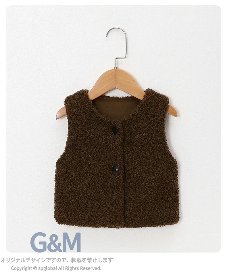 G&Mグローバルマーケットのベビー　ベスト　3色　60〜100cm　ベビー服　赤ちゃん　アウター　ジャケット　フリース　ボア　もこもこ　ふわふわ　柔らかい　防寒　秋冬　無地　シンプル　白　ホワイト　ベージュ　ブラウン　おしゃれ　可愛い　カジュアル　韓国　女の子　男の子　コート　ボタン｜アングル3