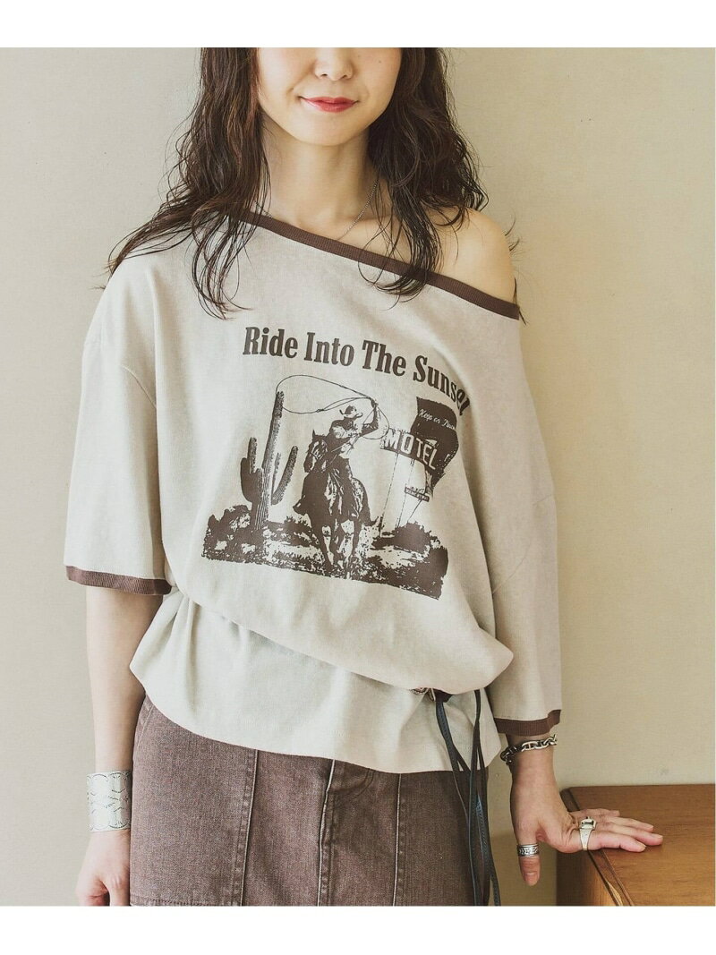≪予約≫HOWIECLOTHING*FRAMeWORKグラフィックT FRAMeWORK フレームワーク トップス カットソー・Tシャツ ベージュ*