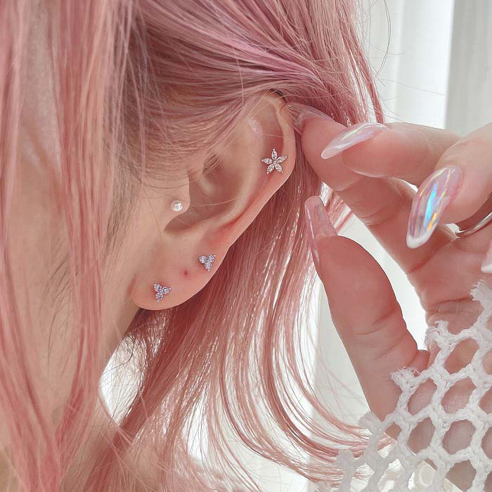 ボディピアス 軟骨ピアス［14G 16G ］ 愛されフラワー キュービックジルコニア 花 ...