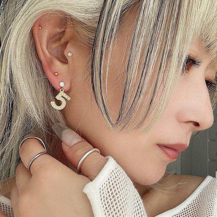 ボディピアス 軟骨ピアス ［14G 16G ］高級感漂う。存在感のある大人っぽい愛らしさ No5 ナンバー パール チャーム 数字 SPICYLIPSオリジナル ヘリックス ボディピアス 0478 ボディーピアス