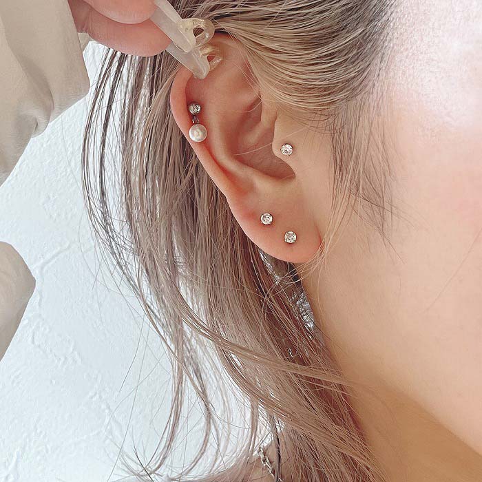 ボディピアス 軟骨ピアス ［14G 16G ］耳元で揺れるツヤツヤ パール モチーフヘリックス 0741 ボディーピアス