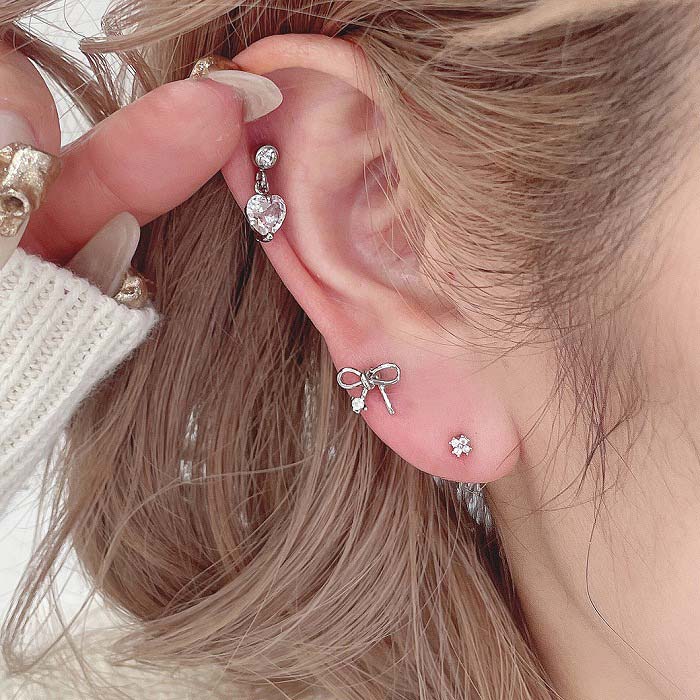 ボディピアス 軟骨ピアス ［16G ］愛らしい表情に♪ ちびちび フラワー ジュエル キュービックジルコニア flower ストレート ヘリックス 0769 ボディーピアス