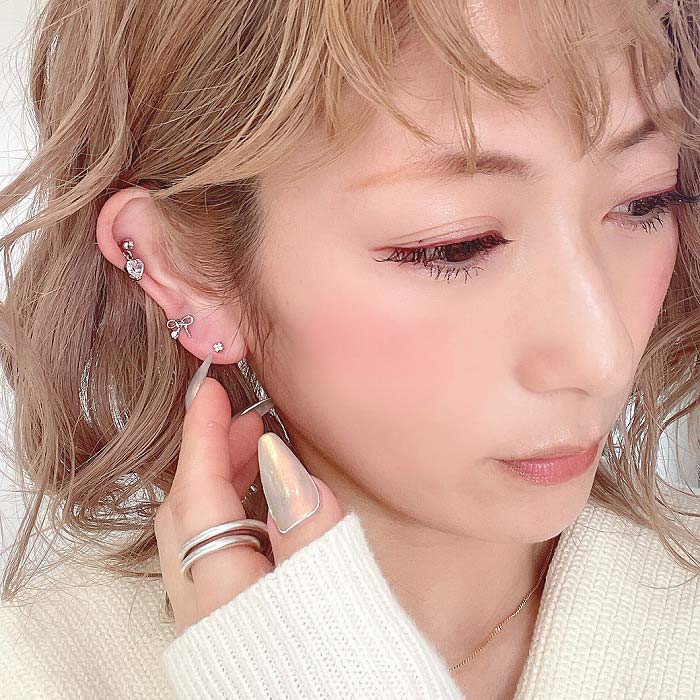 ボディピアス 軟骨ピアス ［16G ］愛らしい表情に♪ ちびちび フラワー ジュエル キュービックジルコニア flower ストレート ヘリックス 0769 ボディーピアス