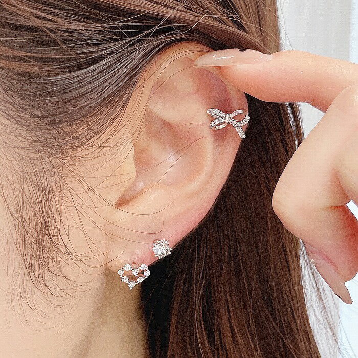 ボディピアス 軟骨ピアス ［14G 16G ］甘くなりすぎない 大人可愛い CZ リボン ジ...