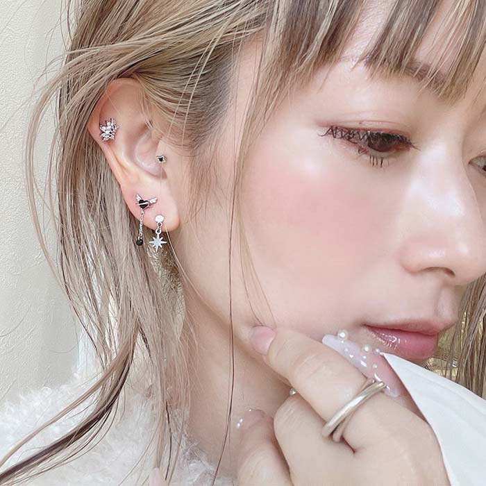 ボディピアス 軟骨ピアス ［14G 16G ］贅沢な輝きを放つ キュービックジルコニア 王冠 モチーフ 選べる 内径6mm 8mm ストレート ヘリックス 0152 ボディーピアス