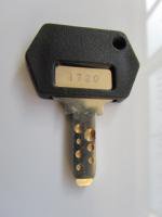 【スロットドアキー】 4号機 ベルコ ファイナル711 デジスロ7L エルドーラ デジフラッシュ スーパービンゴ 1720 新品 送料無料 鍵 キー パチスロ