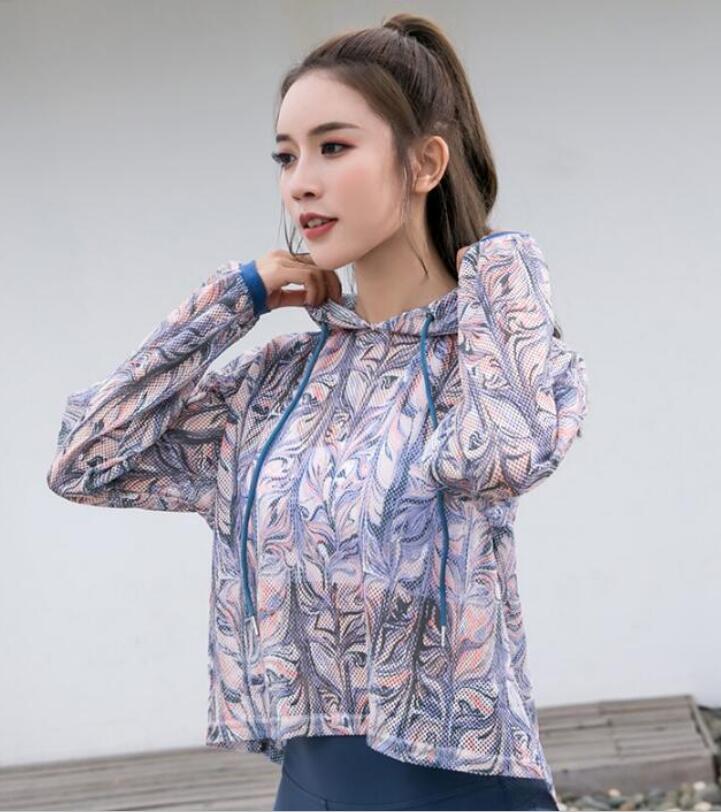 ヨガウェア　フィットネス　運動　体操衣装　レディース　花柄　トップス　長袖 フード付きプルオーバー　速乾　コート　薄手　スポーツウェア　オシャレ　カジュアル　ラテンダンス　ヨガ服　ピラティス　ランニングウェア　ジム　トレーニング　舞台　演出服　2カラー格安セール情報　楽天　通販