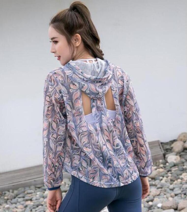 ヨガウェア　フィットネス　運動　体操衣装　レディース　花柄　トップス　長袖 フード付きプルオーバー　速乾　コート　薄手　スポーツウェア　オシャレ　カジュアル　ラテンダンス　ヨガ服　ピラティス　ランニングウェア　ジム　トレーニング　舞台　演出服　2カラー格安セール情報　楽天　通販