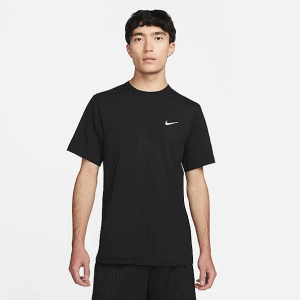 楽天スポーツアイランド【10％OFFクーポン配布中】NIKE ナイキ 半袖シャツ 半袖Tシャツ トレーニングウェア ユニバーサル コア S/S トップ メンズ 男性用 DV9840 010【1枚までメール便OK】