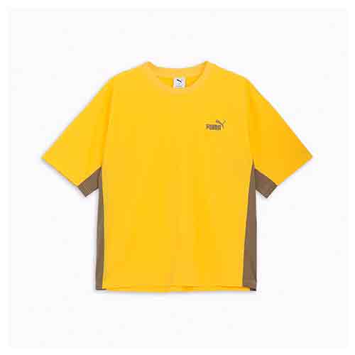 ◆ポリエステル素材を使用したTシャツ。 ◆ストレッチ性に優れた清涼感のあるウーブンライクな素材感が特徴で、吸水速乾の高機能素材なので、運動中の衣服内はドライで快適。ゆったりめのリラックスフィットで、脇に入ったラインがアクセントに。また、同素材のパンツとも好相性です。スポーティなカジュアルコーディネートで春夏シーズン重宝するアイテムです。 【COREHERITAGEコレクション】 2023年プーマブランド設立75周年にあわせ、1968年の登場以来プーマを象徴するアパレルとして愛されているトラックスーツ「T7（ティーセブン）」をベースに制作。7cmの一本ライン「ONE-LINE(ワン-ライン)」をデザインに取り入れ、現代風にアレンジしたコレクションです。アイコニックな一本のラインが時に真っ直ぐ、時に自由に曲がりながら、軽やかに力強く動き出すように、毎日を楽しみ続ける人たちに向けて、あらゆるシーンで着こなせるスタイルを提案します。 ◆素材：本体:ポリエステル100%、リブ:ポリエステル100% ◆DRY CELL : 吸水速乾の高機能素材により、運動中の衣服内はドライで快適。 ◆UV PROTECTION (UPF 40)：肌を紫外線から保護します。 リラックスフィット ◆左胸にプーマアーカイブNo.1ロゴ サイドパネルが入ったデザイン ◆品番: 686850_55 ◆カラー: Sunny Yellow
