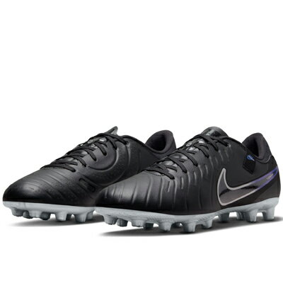 【NIKE】ナイキ　サッカースパイク NIKE FA23 ナイキ　レジェンド10 アカデミー HG 2023 モデル アッパー：合成皮革+合成繊維 アウトソール：固定式（15本丸型+歯型 HGスタッド　天然芝＋土グランド用） 人工芝グランド、非対応モデル インナーソール：着脱不可 レジェンドにも、さらに進化する方法があります。 ティエンポの輝かしい歴史の中で初めてエンジニアードレザーを使用。 ボールタッチが向上し、素足のような真のフィット感を実現しました。 これまでのティエンポよりも軽量で洗練された、 現代的なデザインで、フィールド上のあらゆるポジションに対応。 バックラインを通るピンポイントパスをカットして ランウェイでの攻撃をくいとめます。 商品は実販売と在庫を共有しているため、 在庫更新のタイミングにより、 在庫切れの場合やむをえず キャンセルさせていただく可能性があります 「evidence」 メーカー希望小売価格はメーカーカタログに基づいて掲載しています【NIKE】【nike】ナイキ　【NIKE】レジェンド10 ACADEMY HG 2023 モデル 【NIKE】ナイキ　サッカースパイク NIKE FA23 ナイキ　レジェンド10 アカデミー HG 2023 モデル アッパー：合成皮革+合成繊維 アウトソール：固定式（15本丸型+歯型 HGスタッド　天然芝＋土グランド用） 人工芝グランド、非対応モデル インナーソール：着脱不可 レジェンドにも、さらに進化する方法があります。 ティエンポの輝かしい歴史の中で初めてエンジニアードレザーを使用。 ボールタッチが向上し、素足のような真のフィット感を実現しました。 これまでのティエンポよりも軽量で洗練された、 現代的なデザインで、フィールド上のあらゆるポジションに対応。 バックラインを通るピンポイントパスをカットして ランウェイでの攻撃をくいとめます。 【レーザーカラー】【彫刻マーク】シューズマーキング 【シールマーク】シューズマーキング