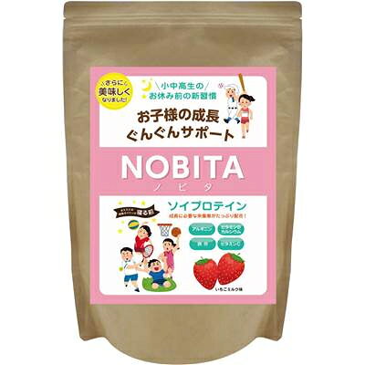 NOBITAソイプロテイン - イチゴミルク味 栄養成分表示1食(20g)当たり(推定値) エネルギー/76kcal たんぱく質/15.9g 脂質/0.9g 炭水化物/1.2g 食塩相当量/0.5g ビタミンB6/3.0mg ビタミンC/296mg ビタミンD/3.2マイクログラム カルシウム/185mg マグネシウム/132mg 鉄分/4.0mg 配合量1食(20g)当たり L-アルギニン/1900mg 大豆たんぱく/14.0g 原材料名 粉末状大豆たん白(大豆を含む)、ミルクカルシウム(乳成分を含む)、 クリーミングパウダー、乳等を主要原料とする食品、 粉末油脂／L-アルギニン、硫酸マグネシウム、香料、ビタミンC、 甘味料(スクラロース、アセスルファムK、ステビア)、 増粘剤(キサンタンガム)、酸味料、乳化剤、ピロリン酸第二鉄、 トレハロース、カゼインNa、ビタミンB6、ビタミンD 製品の特徴 アンチドーピング機構所属薬剤師の中野翔氏が監修し開発したソイプロテイン。 小中高生の成長サポート 骨が伸びるために必要な成長ホルモン。 成長ホルモンの材料となるタンパク質や成長ホルモンの分泌量に 影響するアルギニンを高配合。 寝ている間に成長をサポート。 けが予防＋回復サポート 人体や腱の主成分であるコラーゲン。 コラーゲンの体内合成をサポートする。 たんぱく質＋鉄分＋ビタミンCを高配合。 寝ている間にケガ予防・回復サポート。 オススメの飲み方 1日1回就寝前 40kg以下のお子様は1回1さじを100cc、 40kg以上のお子様は1回2さじを200ccのお好みの飲料に溶かしてご利用ください。 一押しの飲み方：牛乳【NOBITA】ノビタ　ソイプロテイン 【NOBITA】ノビタ　ソイプロテイン 小中高生のお子様に！ 寝る前に、美味しく飲んで、お子様の成長ぐんぐんサポート！ 成長に必要な栄養素がたっぷり配合！