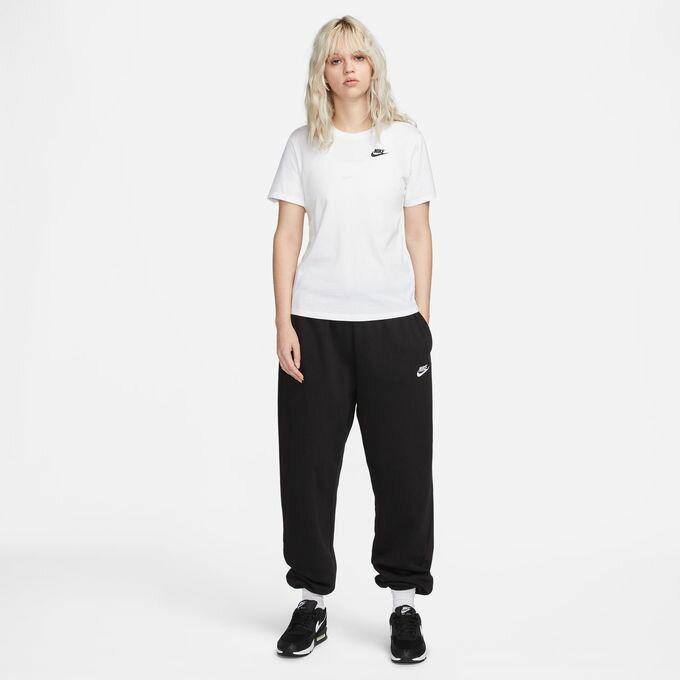 【お得なクーポン発行中】 ナイキ NIKE レディース Tシャツ 半袖 ナイキ ウィメンズ NSW クラブ S/S Tシャツ DX7903 100 【2023FW】のサムネイル