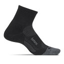 Feetures フィーチャーズ ランニングソックス 靴下 MERINO 10 CUSHION QUARTER 5044070Merino10は上質なメリノウールとテンセル繊維の革新的技術による混紡で、ストレッチ性・保温性・速乾性・耐久性の高い全天候型クオリティーを実現。一般的なメリノソックスの魅力を10倍にも引き上げたメリノの刷新ともいうべきモデルです。・特許取得のソックロック技術（Targeted Compression）が必要に応じた最大かつ最良の足裏ピンポイント圧着を提供・左右異なった設計が足全体にフィット感、最高の履き心地を与え、まめを徹底的に予防・高密度のクッショニングが山地や坂道などの衝撃を受ける地面でも究極のサポート力を発揮・メリノウール+テンセル繊維は汗や水に濡れた際の断熱に優れ、悪環境下でも保温性・速乾性を発揮・つま先は手作業のシームレス仕様、The Perfect ToeRを採用。ごわつきを感じさせない履き心地でマメを予防・3インチ(約7.5cm)のQuarter丈はランニング中の砂岩の接触や泥はね等の汚れからくるぶしを保護するパーフェクトなサイズ感■メリノウール+テンセル繊維汗や水に濡れた際の断熱に優れ、保温性・速乾性に加えて防臭効果を発揮■身体構造に合わせたデザイン足全体にフィット感、最高の履き心地を与え、まめを徹底的に予防■Targeted Compression(特許取得)左右設計により足裏のピンポイント圧着が可能。必要に応じた最大かつ最良のサポートを提供■iWICKファイバー乾湿コントールに長けたナイロン繊維iWickが水分を外に逃がし、速乾性と冷却防臭効果を高める■サイズチャート■JP日本サイズ表記S 21.5-23.5cmM 24.0-26.0cmL 26.5-29.0cmEUサイズ表記S 34-37M 38-42L 43-46 ■素材■テンセル、ウール、ナイロン、ポリウレタン■feetures(フィーチャーズ) ブランドヒストリー■ABOUT feeturesIt’s time to Go. Do. Live. in feetures socks.ソックス技術のワールドリーダーであるfeetures(フィーチャーズ)は2002年創業、アメリカ・ノースカロライナを拠点とした家族経営ブランドです。CEOであるHugh Gaitherはスポーツソックス業界で30年のキャリアを経たのち、ランナーの足にぴったりとフィットし、厚みやごわつきもなく、パフォーマンスを高める圧着を用いたソックスのメーカー設立を発起。 当初、長年のキャリアで培った人脈を頼り、ファブリック業者と協業でベストなファブリックの開発に努め、同時にスポーツ専門店での販促のため、30名の営業マンチームを組みました。様々なピースが一つになり始めた頃、最後に残された課題はそのブランド名でした。当時、夕飯時のダイニングで宿題をしていた15歳だった彼の息子、Joe Gaitherは「feetures」はどうかと提案。 その響きは数十年先も消費者に届き続けるように思われ、ブランド名としてすぐに採用されました。 2011年にはより身体構造に沿い、足・かかとの痛み・疲れを和らげる、ソールにクッショニングを用いたソックス、ELITE LINEを発表。その後5年で30%の収益増を上げています。Joe Gaitherはこう言います。 “競合ブランドに対しどちらが良いものを作るか、ではなく互いが同じ目標に向かっている、と考えている。” feeturesが他ブランドと大きく異なるのは“自らがランナーである立場で話す”点です。 彼らは製造者であると同時に消費者でもあり続けることで、ブランドは力強い説得力を持っています。“人は走り続け、わたし達は成長し続けます。仕事から離れていたって人は健康でいたいものですから” feeturesのソックスコレクションはランニング・パフォーマンス、ライフスタイルに応えるデザインでどんなアクティビティにおいても快適な履き心地を提供し続けています。■商品在庫について■ ：本品は、弊社店頭在庫より、即納となります。迅速なお届けが可能ですので、どうぞ、ご利用ください。まれに、行き違いにより在庫切れとなった場合、キャンセル、ないし、お取り寄せ、ないし、代替品のご提案を致しますので、ご了承の上ご注文下さい。■販売会社 有限会社スポーツダイアリーについて■本品は、有限会社スポーツダイアリーが販売しております。弊社は、2000年創業、2003年法人化以降、2019年現在、20年にわたりスポーツ用品を販売して参りました。また、2018年2月11日、愛知県名古屋市にトレイルランニング・ランニング専門店 フィットラン（FITRUN）をオープン。現在、下記住所にて、 実店舗・倉庫、兼、ネット通販業務を行っております。〒458-0021愛知県名古屋市緑区滝ノ水1丁目125番電話：052-693-8600実店舗「フィットラン FITRUN」では、ランニング・トレラン用品を豊富に取り揃えております。ご来店お待ちしております。