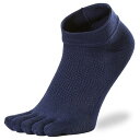 ゴールドウイン Goldwin C3fit ランニング ペーパーファイバー 5本指ソックス 靴下 GC29332 ユニセックスPaper Fiber 5-Toe Socks（C3fit／UNISEX）紙の糸を使用して作った、ドライ感が特徴のソックス。足裏アーチのサポート機能にも優れています。■独特のザラつき感がある紙糸繊維は、吸湿性が高く肌離れもよいため、不快なベタつきやムレを軽減してドライ感が持続。一般の方へのモニターアンケートにおいても、187名中182名が「ドライに感じる」、雨天での着用時では80名中77名が「ドライに感じる」と回答しています（※）。※該当製品のモニター調査を実施した結果■また、通常のスポーツソックスに比べ5倍以上（当社比較）の強度を持ち、穴が開きにくい特性も備えています。■5本指タイプのため、5本の指が自由に動き、しっかりと足の指を使って踏ん張ることが可能です。また、指間の汗を吸収してムレを軽減する効果も。■くるぶしが出る短めの丈に仕上げています。仕様Fabric ナイロン、分類外繊維（紙）、その他原産国 日本Size S、M、L、XLSサイズ：22-24cmMサイズ：24-26cmLサイズ：26-28cmXLサイズ：28-30cm■販売会社 有限会社スポーツダイアリーについて■本品は、有限会社スポーツダイアリーが販売しております。弊社は、2000年創業、2003年法人化以降、2019年現在、20年にわたりスポーツ用品を販売して参りました。また、2018年2月11日、愛知県名古屋市にトレイルランニング・ランニング専門店 フィットラン（FITRUN）をオープン。現在、下記住所にて、 実店舗・倉庫、兼、ネット通販業務を行っております。〒458-0021愛知県名古屋市緑区滝ノ水1丁目125番電話：052-693-8600実店舗「フィットラン FITRUN」では、ランニング・トレラン用品を豊富に取り揃えております。ご来店お待ちしております。