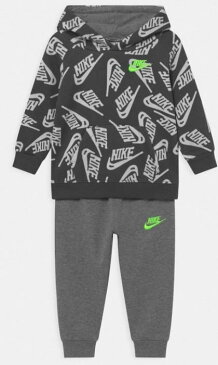 【送料無料※沖縄・離島を除く】【実店舗共通在庫】NIKE ナイキ パーカー上下 男の子 子供服 裏起毛 子ども 服 ベビースウェット 上下 プルオーバー ベビー スウェット セットアップ パーカー 上下セット フード付き 66I404 ★7500