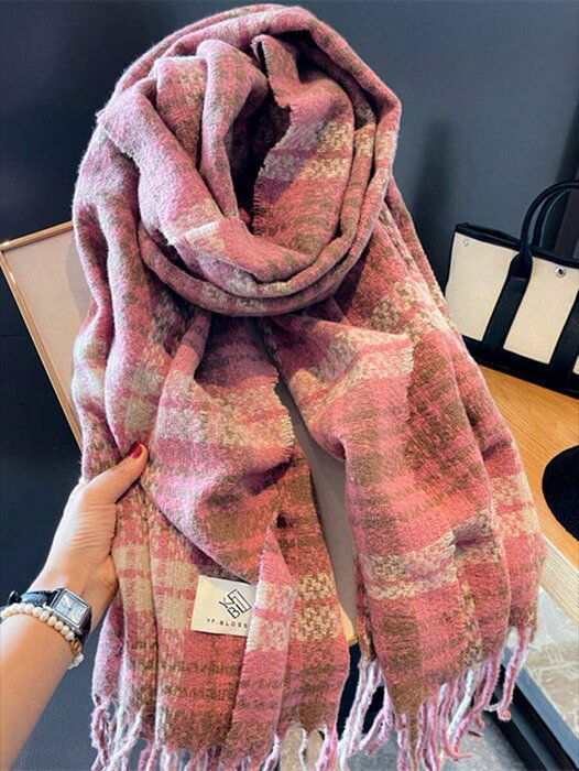 [ 8日から12日程度でお届け予定 ] アクセサリー レディース スカーフ 1枚 ソフトピンクのコリアンスタイルチェックストール、暖かくて..