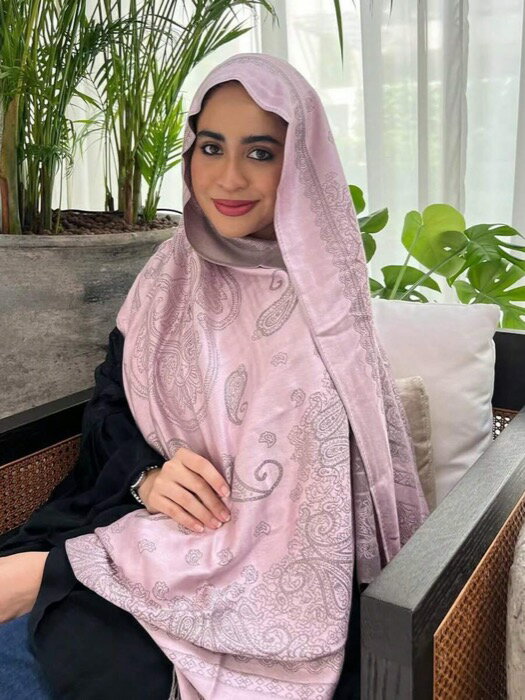 [ 8日から12日程度でお届け予定 ] アクセサリー レディース スカーフ 1枚 エレガントなペイズリー柄プリントスカーフ、ローズフラワー..