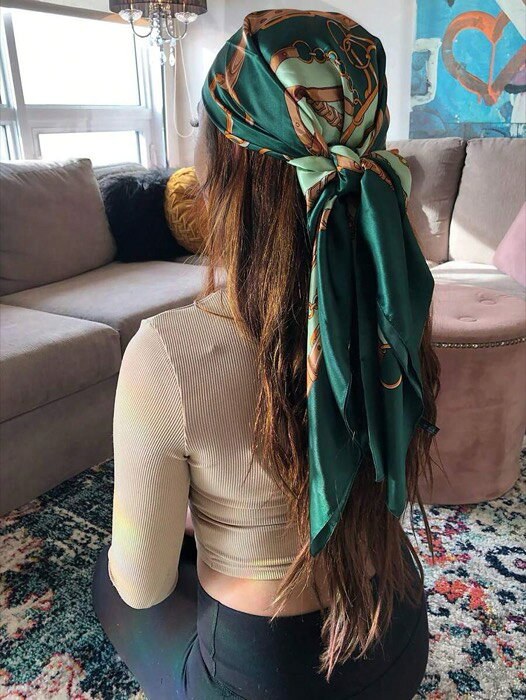 [ 8日から12日程度でお届け予定 ] アクセサリー レディース スカーフ 1個 女性用 緑色 プリントスクエ..